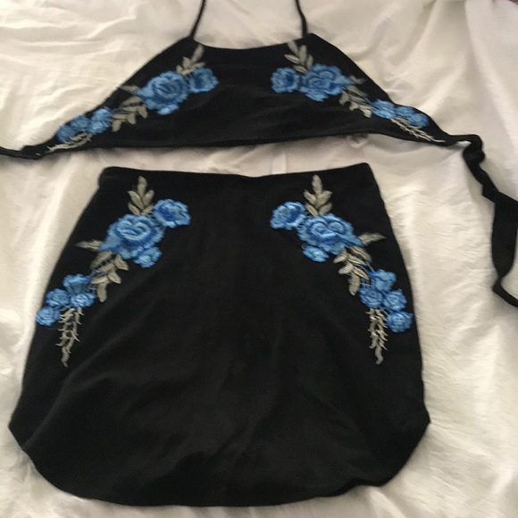 Short halter top with matching mini skirt - Picture 1 of 2